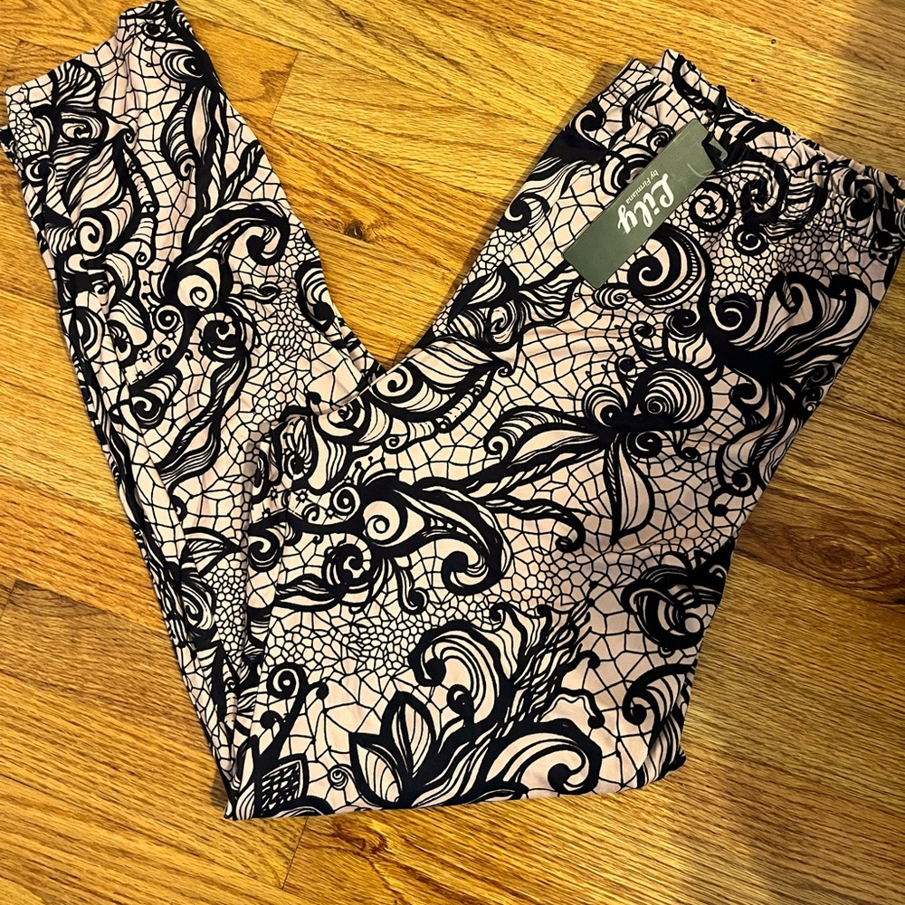 Beige with Black Design Leggings NWT